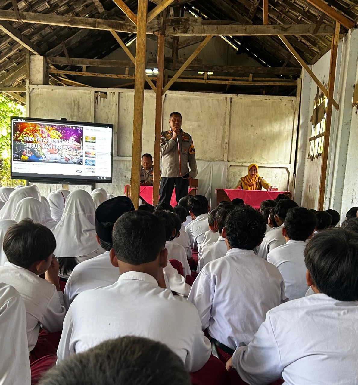 Polisi Maraton Edukasi Bahaya Petasan ke Siswa SD di Wates