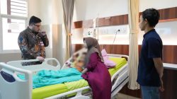 Suspend SPPG, Mas Dhito Jenguk Siswa Diduga Keracunan MBG