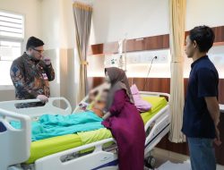 Suspend SPPG, Mas Dhito Jenguk Siswa Diduga Keracunan MBG