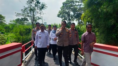 Kapolres Kediri Resmikan Jembatan Merah Putih Presisi di Kandangan