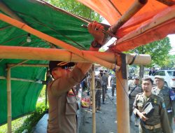 Satpol PP Ponorogo Tertibkan Lapak PKL Terlantar, Gerobak Diangkut dari Sejumlah Ruas Jalan