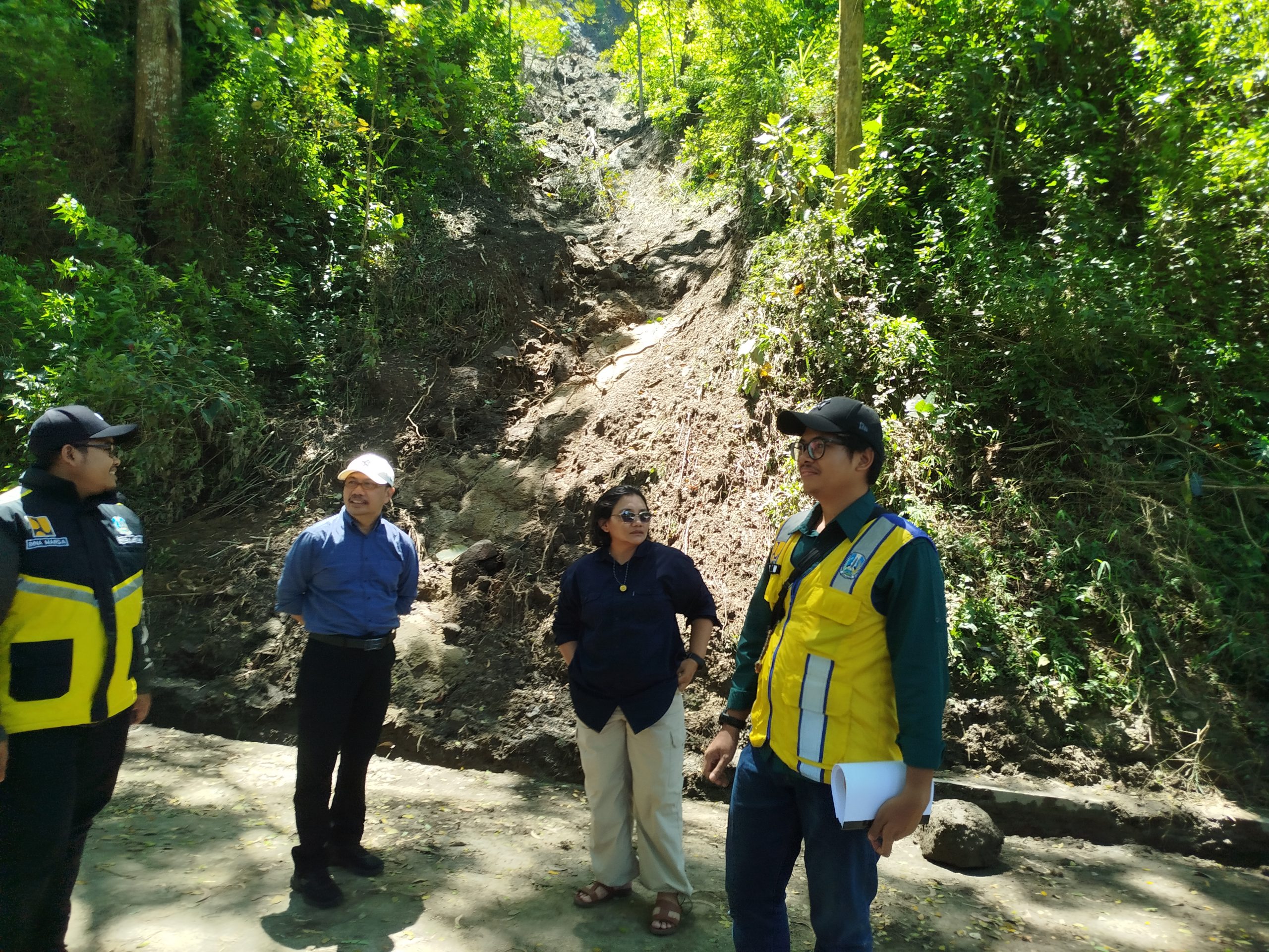 DPRD Jatim Tinjau Longsor Slahung, Struktur Tanah Gunung Purba Jadi Salah Satu Penyebab