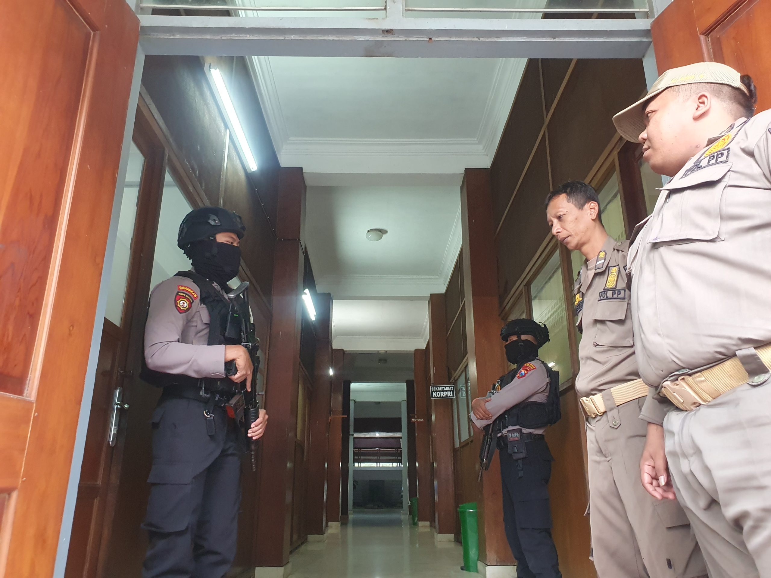 KPK Kumpulkan 34 Kepala OPD Tulungagung, Dua Kantor Ikut Digeledah