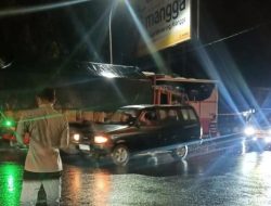 Langgar Marka, Bus dan Truk Adu Banteng di Tulungagung