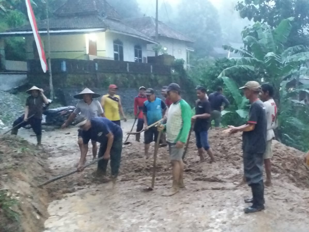 Hujan Deras Picu Longsor di Pagerwojo, Dua Tebing di Desa Kradinan Terdampak