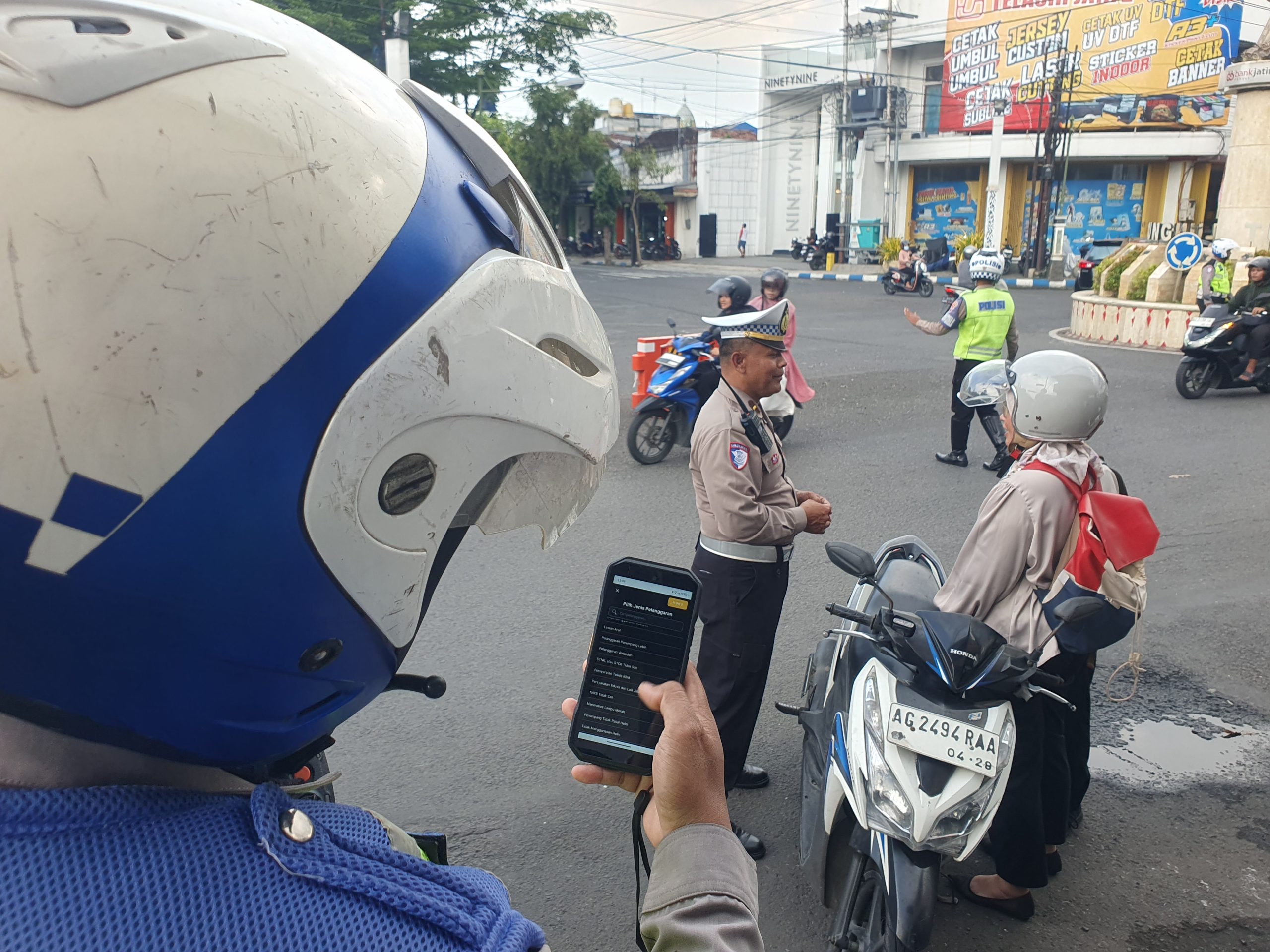 Satlantas Polres Tulungagung Terapkan ETLE Handheld, Dorong Disiplin Berlalu Lintas