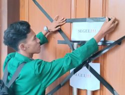 Dua Kali Audiensi Gagal, Mahasiswa Segel Ruang Aspirasi DPRD Tulungagung