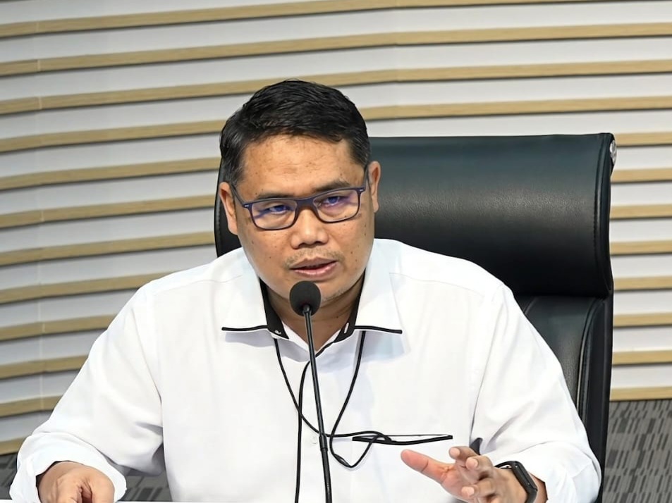 Deputi Bidang Penindakan dan Eksekusi KPK, Asep Guntur Rahayu saat memberikan keterangan terkait perkara Tipikor Pemerasan dan Pengaturan Proses Penyediaan Barang dan Jasa yang dilakukan oleh Bupati Tulubgagung, Gatut Sunu Wibowo (KPK)