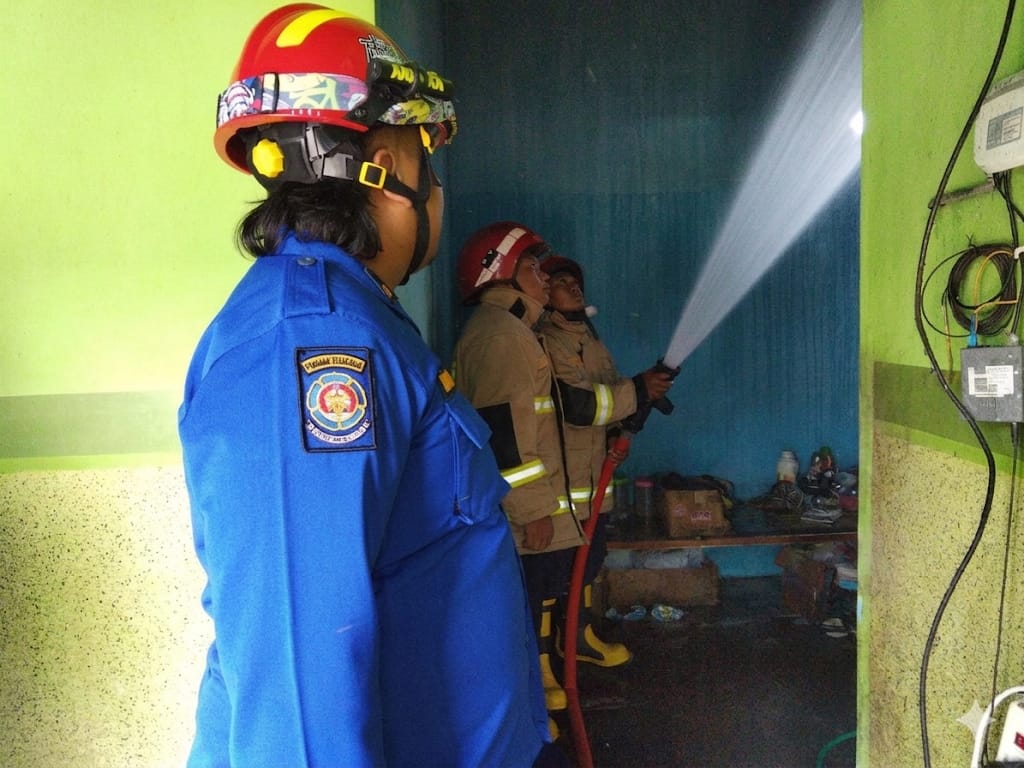 Dapur Rumah Warga Tulungagung Terbakar, Pemilik Alami Luka Bakar Akibat Bensin Bocor
