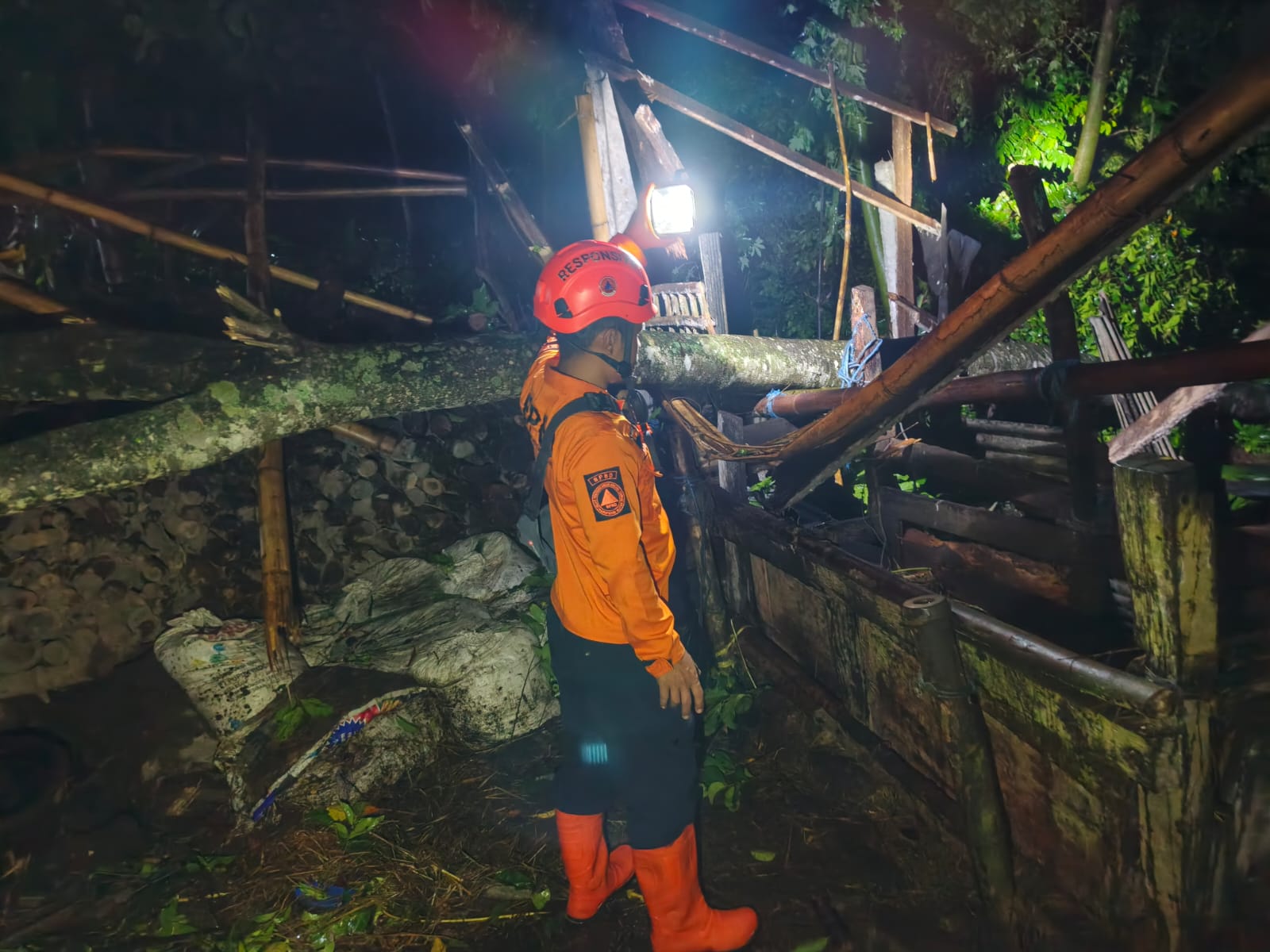 Angin Kencang di Kabupaten Blitar Rusak Enam Rumah, Balita Terluka Tertimpa Genteng