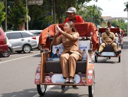 Hemat Energi, Wawali Blitar Elim Tyu Samba Pilih Naik Becak Listrik ke Kantor