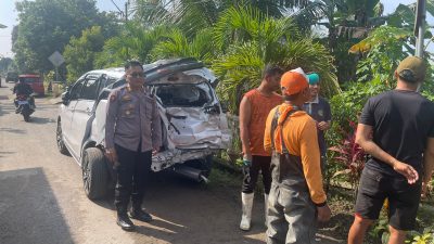 Xpander Tertemper KA Majapahit di Perlintasan Tanpa Palang, Ibu dan Anak Selamat