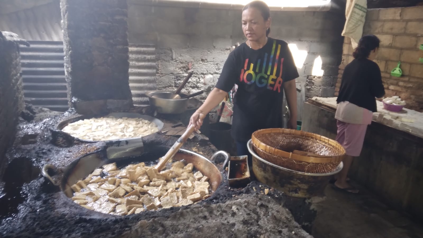 Bahan Baku Naik, Produsen Tahu Goreng di Blitar Terpaksa Naikkan Harga