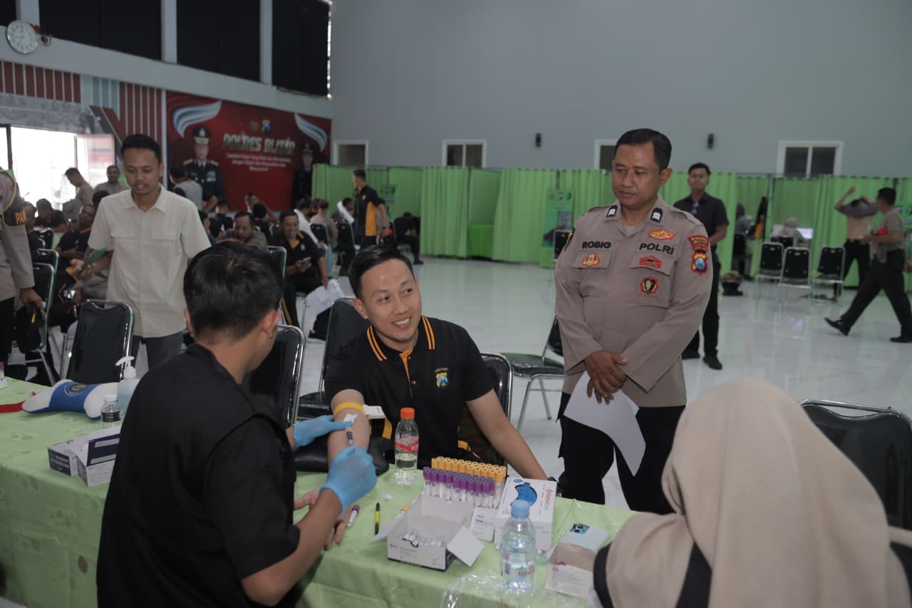 Ratusan Personel Polres Blitar Ikuti Pemeriksaan Kesehatan, Tekanan Darah Jadi Sorotan