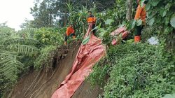 Hujan Deras Picu Longsor, Dapur Warga Sumberasri Rusak Tertimbun Tanah