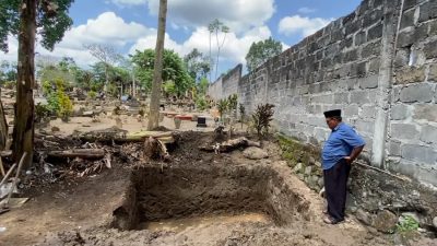 Sekeluarga Asal Blitar Tewas dalam Kecelakaan Beruntun di Probolinggo, Dimakamkan Satu Liang Lahat