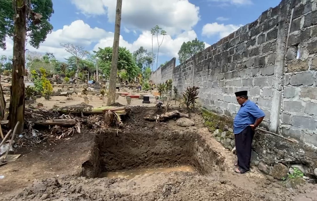 Sekeluarga Asal Blitar Tewas dalam Kecelakaan Beruntun di Probolinggo, Dimakamkan Satu Liang Lahat
