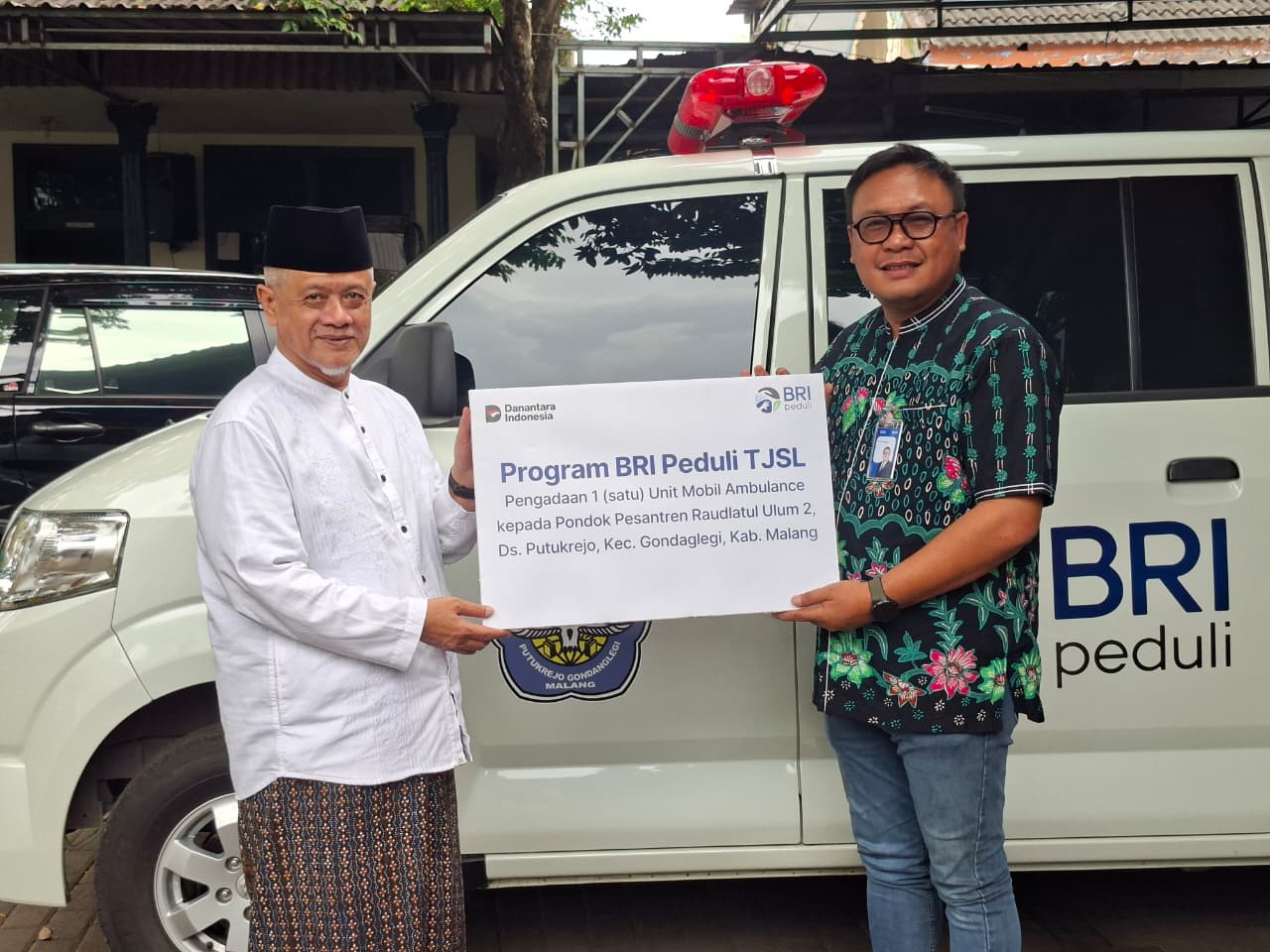 BRI Salurkan Ambulans untuk Ponpes Raudlatul Ulum 2, Dukung Layanan Kesehatan 1.200 Santri