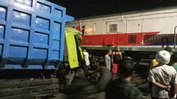 Lagi, Usai Bekasi, Giliran Blitar, Truk Sarat Muatan Pasir Tertabrak KA di Palang Pintu, Dipicu Mesin Mati