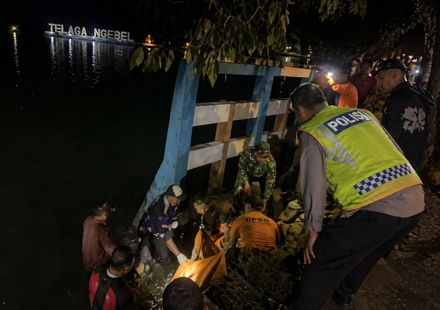 Remaja Tewas Usai Motor Hantam Pohon di Jalur Lingkar Telaga Ngebel