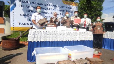 Kejari Jombang Musnahkan Barang Bukti 51 Perkara Inkracht, Sabu dan Ganja Bernilai Ratusan Juta Ikut Dimusnahkan