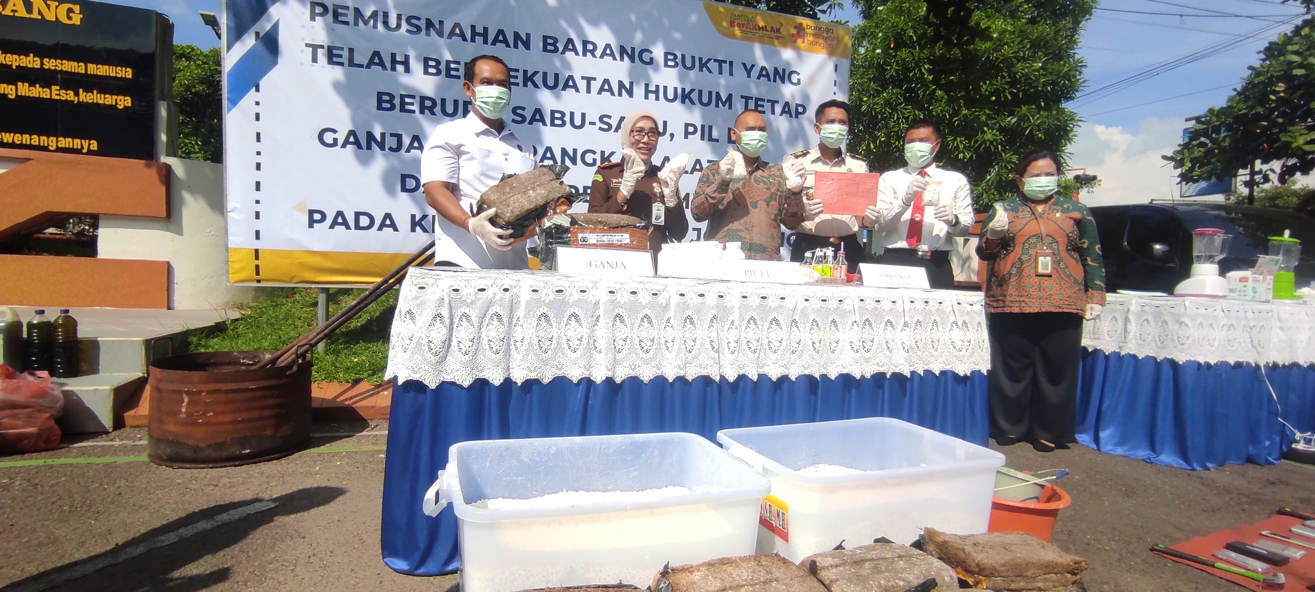 Kejari Jombang Musnahkan Barang Bukti 51 Perkara Inkracht, Sabu dan Ganja Bernilai Ratusan Juta Ikut Dimusnahkan