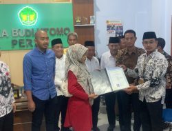 Haru Tangis Ibu Terima Ijazah Anak yang Tertahan Bertahun-tahun di YPBU Gadingmangu, Wali Murid: Anak Sampai Stres karena Tak Punya Ijazah
