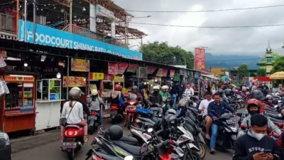 Dugaan Pungutan Liar Stan PKL Alun-Alun Kota Batu Mencuat