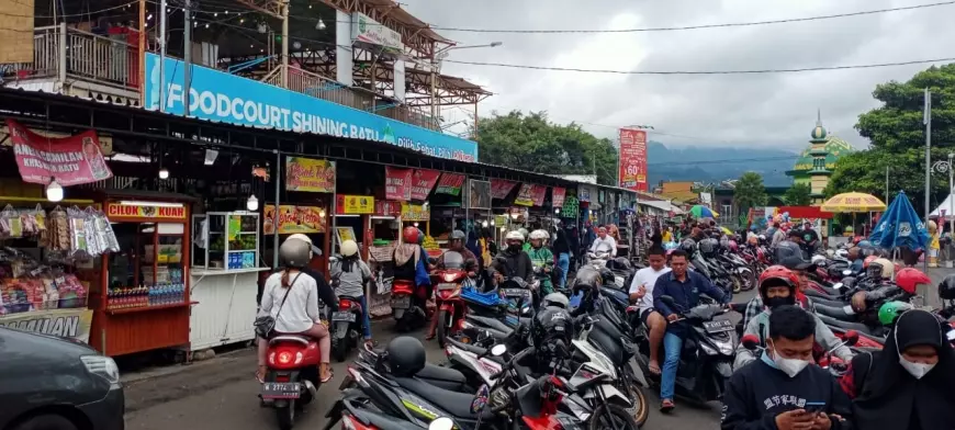 Dugaan Pungutan Liar Stan PKL Alun-Alun Kota Batu Mencuat