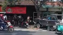 Mobil L300 Oleng di Jalur Lamongan–Mojokerto, Hantam Dua Motor, Tiga Orang Terluka