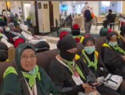 Identitas Unik Jemaah Haji Lamongan, Mawar Merah Jadi Penanda Agar Tak Tersesat di Tanah Suci