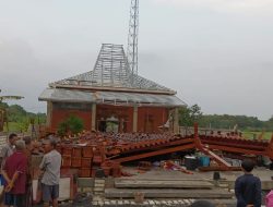 Angin Puting Beliung Terjang Sugio Lamongan, Rumah Joglo Milik Kades Gondanglor Roboh