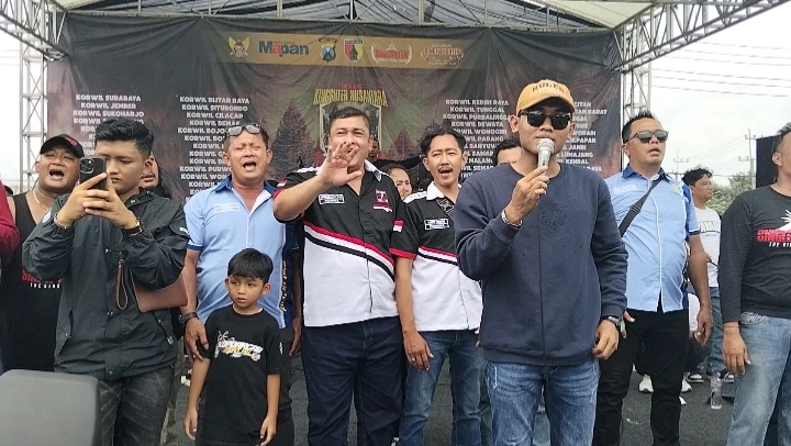 Ribuan RX King Padati GOR Joyoboyo, 1 Dekade Kingster Nusantara Berlangsung Tertib