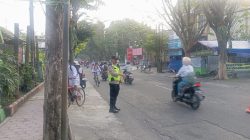 Kanit Lantas Polsek Mojoroto Intensifkan “Sapa Pagi” untuk Ciptakan Kamseltibcarlantas di Kota Kediri