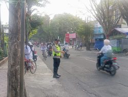 Kanit Lantas Polsek Mojoroto Intensifkan “Sapa Pagi” untuk Ciptakan Kamseltibcarlantas di Kota Kediri