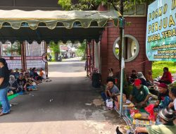 Warga Pojok Tunda Aksi ke Pemkot Kediri, Tunggu Pencairan Kompensasi TPA Klotok