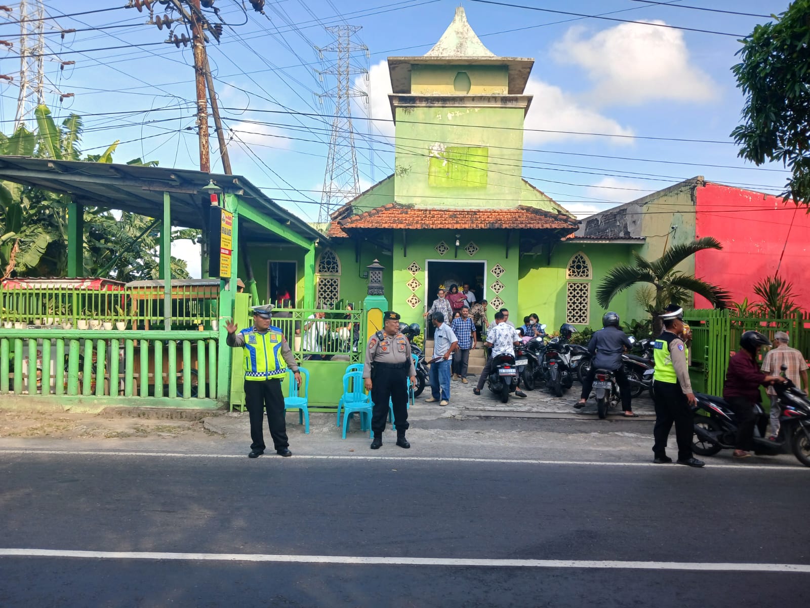 Polri Siaga Sejak Malam, Ibadah Kenaikan Isa Al Masih di Tiga Gereja Kecamatan Pesantren Berlangsung Aman dan Khidmat