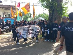 Babinsa Kelurahan Pojok Kawal Pengamanan Mlaku Bareng 850 Warga PSHT di Mojoroto