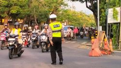 AKP Henry Setiyawan Hadirkan Rasa Aman Lewat Kegiatan “Sapa Pagi” di Simpang Empat Veteran Kota Kediri