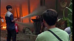 Kebakaran Hebohkan RS Muhammadiyah Kediri, Tiga Mobil Damkar Padamkan Api di Ruang Kantin