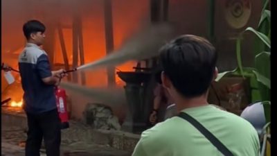 Kebakaran Hebohkan RS Muhammadiyah Kediri, Tiga Mobil Damkar Padamkan Api di Ruang Kantin