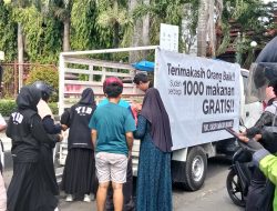YIB Kediri Bagikan 1.000 Porsi Nasi Gratis di Taman Sekartaji