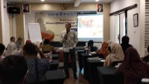 Tenun Ikat Bandar Kidul Kediri Diproyeksikan Tembus Pasar Fashion Modern Nasional