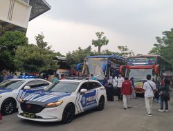 Tangis Haru Iringi Pemberangkatan 281 Jamaah Haji Kota Kediri dari GOR Joyoboyo