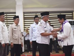 Gus Qowim Lepas 281 Jemaah Haji Kota Kediri, Pesan Jaga Kesehatan dan Kekompakan