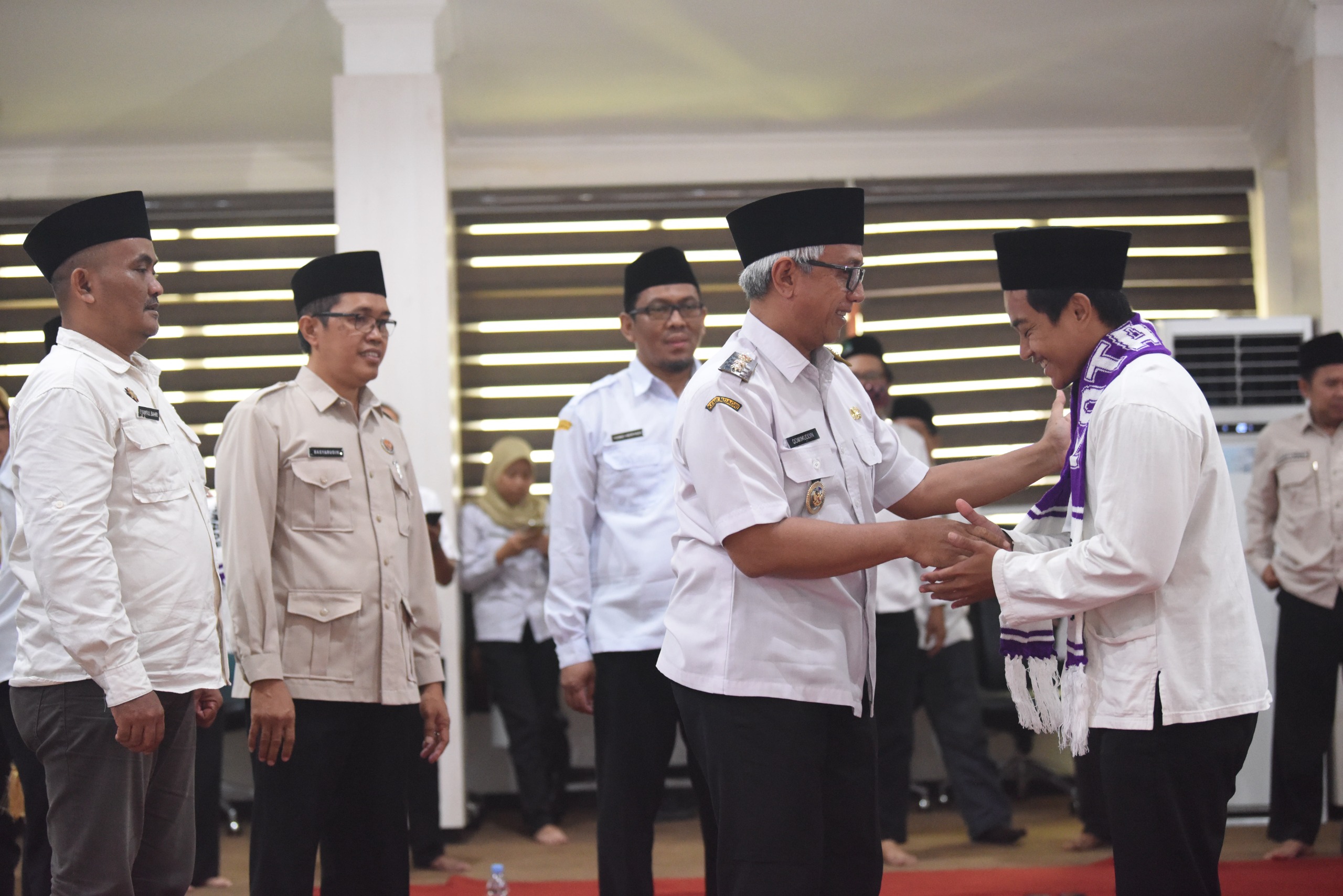 Gus Qowim Lepas 281 Jemaah Haji Kediri, Pesan Jaga Kesehatan dan Kekompakan