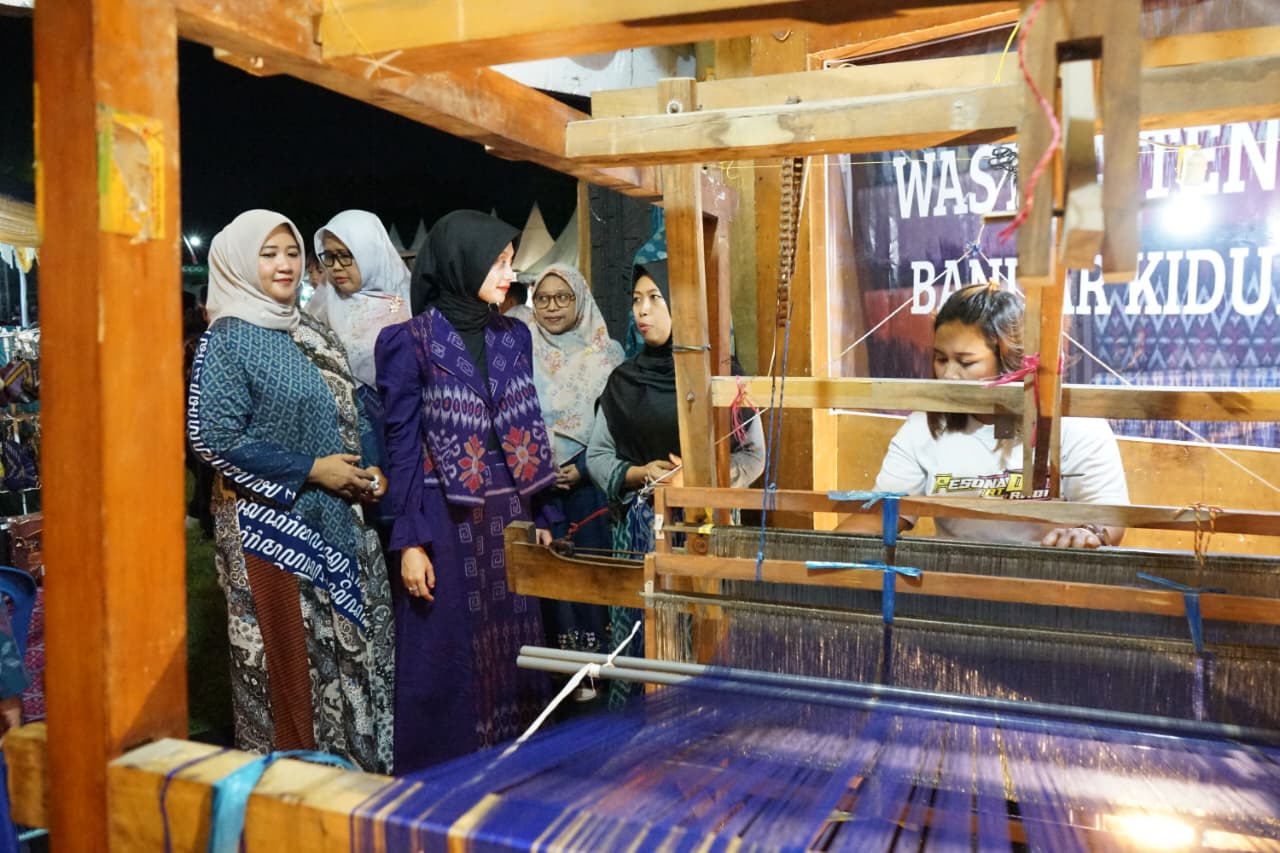 SEIKAT Meriahkan Kampung Tenun Ikat Bandar Kidul, Wali Kota Ajak Lestarikan Budaya Lokal