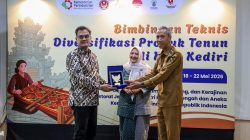 Tenun Ikat Kota Kediri Siap Tembus Pasar Modern Lewat Diversifikasi Produk Fashion