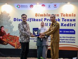 Tenun Ikat Kota Kediri Siap Tembus Pasar Modern Lewat Diversifikasi Produk Fashion