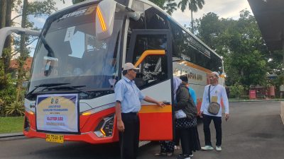 1.175 JCH Asal Tulungagung Diberangkatkan ke Asrama Haji Surabaya, Tiga Calon Haji Batal Berangkat